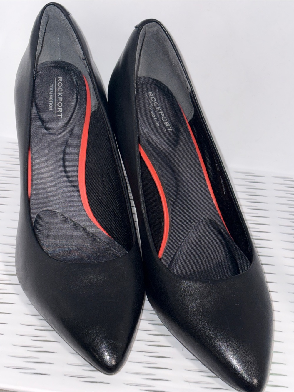 Rockport Total Motion Black leather Pointed-Toe heel pumps - Picture 4 of 11